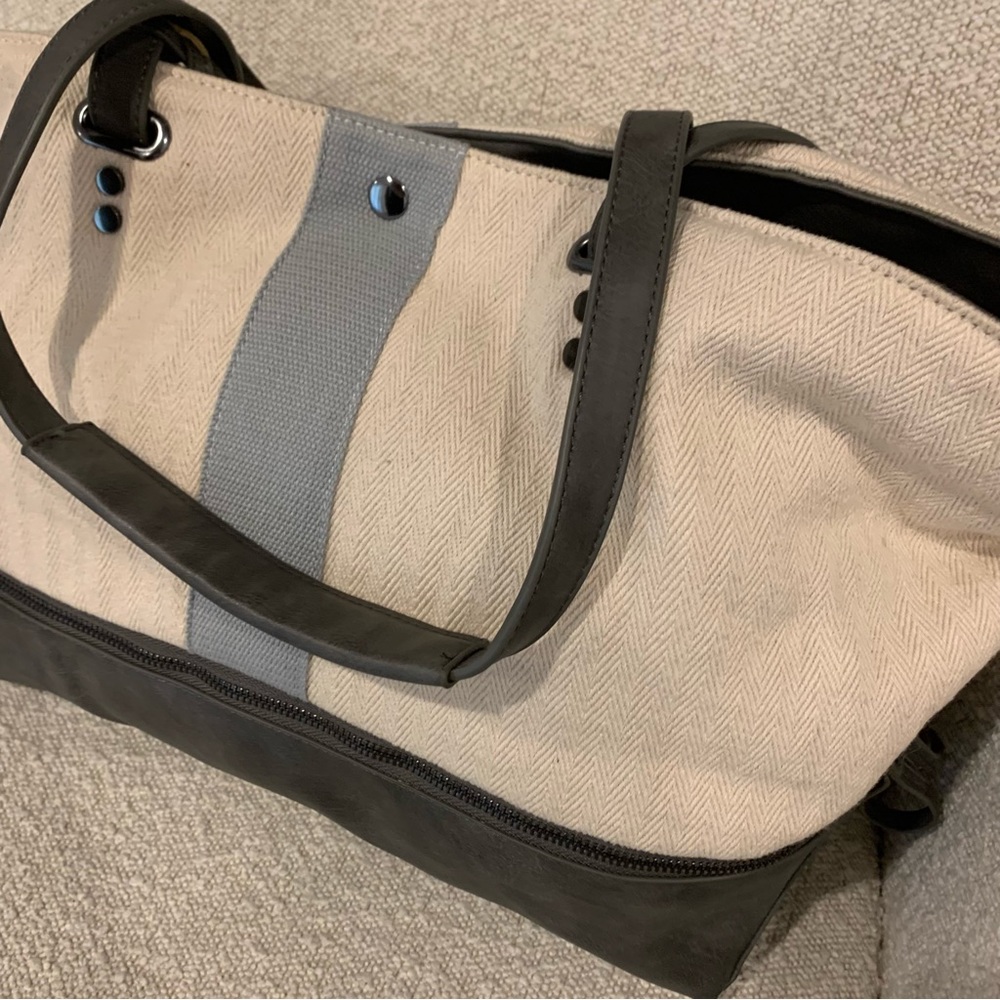 Fabletics The Canal Day Tote Duffle Travel Bag - Picture 12 of 13